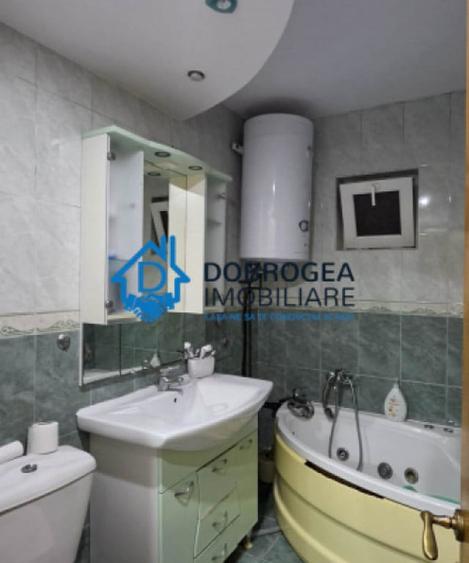 Apartament cu 3 camere decomandat în E3