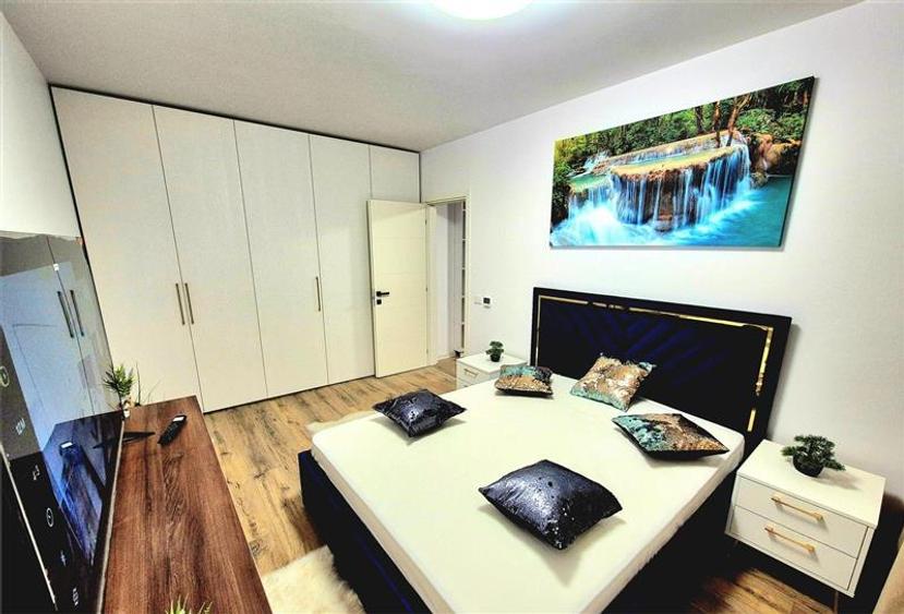 Apartament cu 3 camere decomandat în Aroneanu