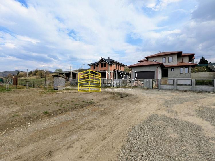 Casă individuală cu 6 camere cu Teren 821 Mp în Ernei