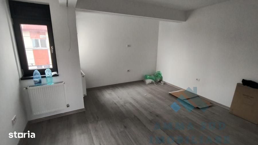 Casă cu 5 camere cu Teren 300 Mp în Apărătorii Patriei