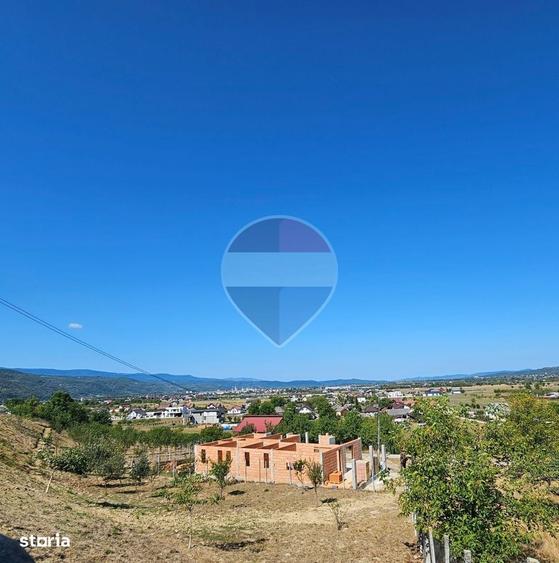 Casa / Vila cu 4 camere de vanzare - 1