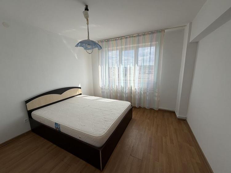 Apartament cu 3 camere semidecomandat în Central