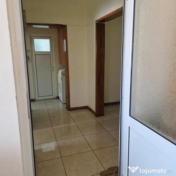Apartament cu 2 camere decomandat în Malu Roșu