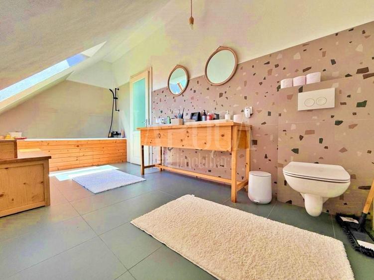 Casă individuală cu 6 camere cu Canalizare în Gruia
