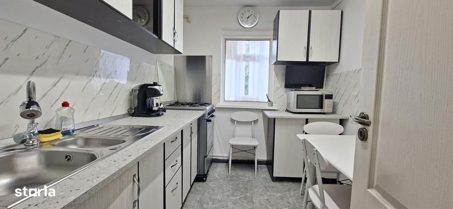 Apartament cu 3 camere decomandat în Micro 17