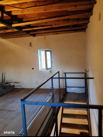Casă cu 2 camere cu Teren 713 Mp în Petros