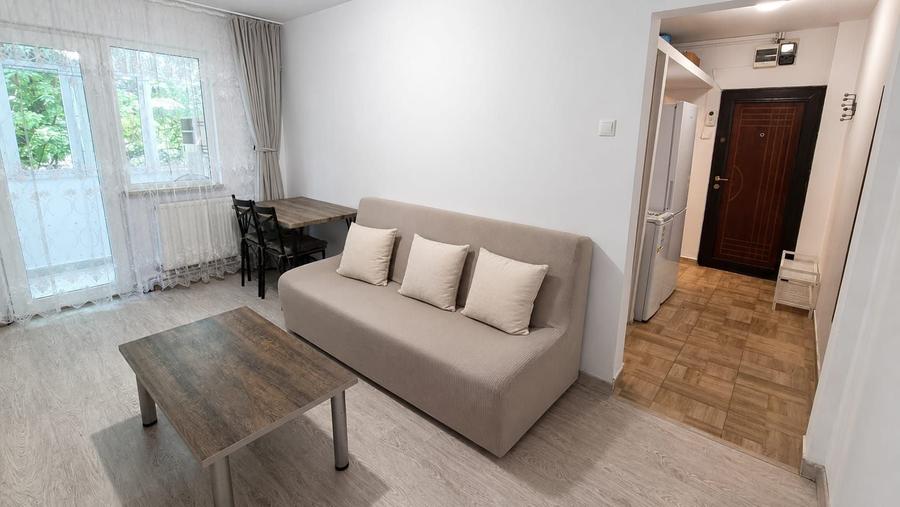 Apartament cu 3 camere semidecomandat, mobilat în Tomis Nord