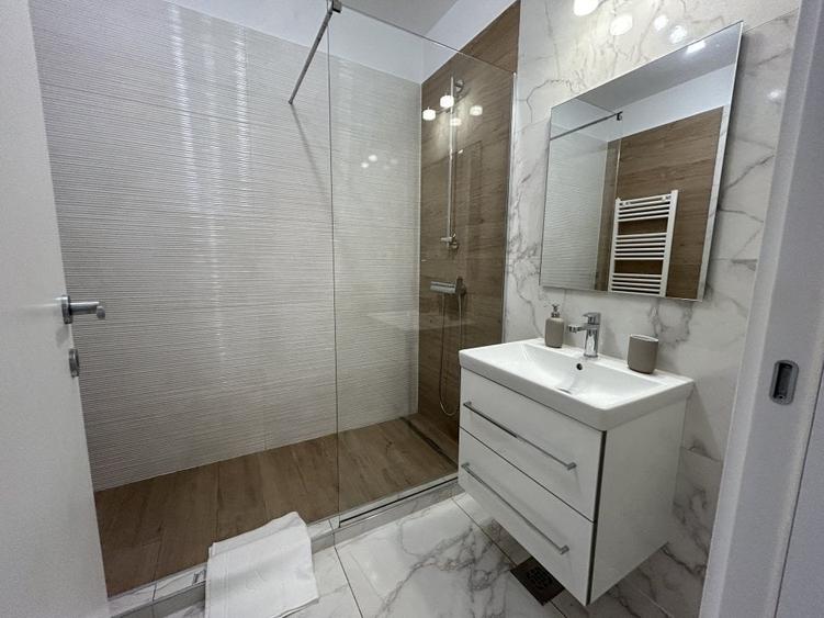 Apartament cu 3 camere decomandat în Băneasa
