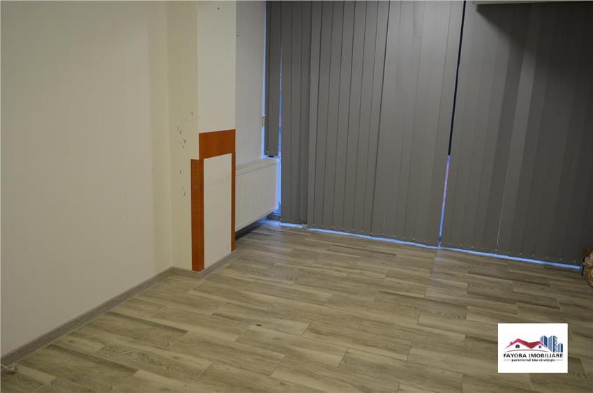 Apartament cu 3 camere decomandat în Tudor