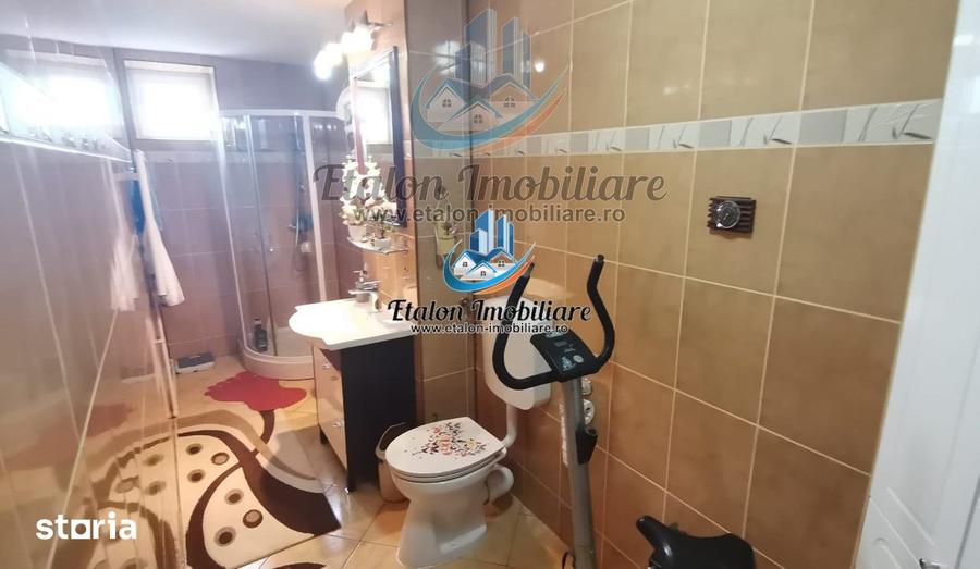 Apartament cu 4 camere decomandat în Est