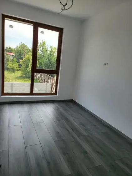 Casă cu 4 camere cu Canalizare în Corbeanca
