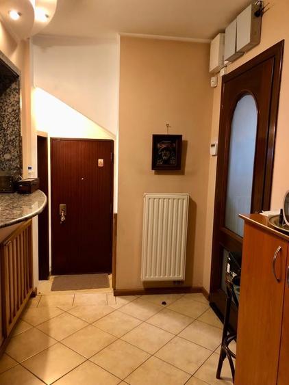 Casă cu 5 camere cu Canalizare în Vatra Luminoasă