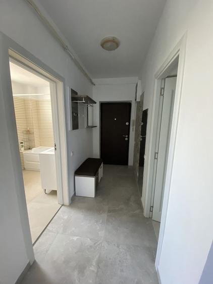 Apartament cu 3 camere semidecomandat în Dâmbul Rotund