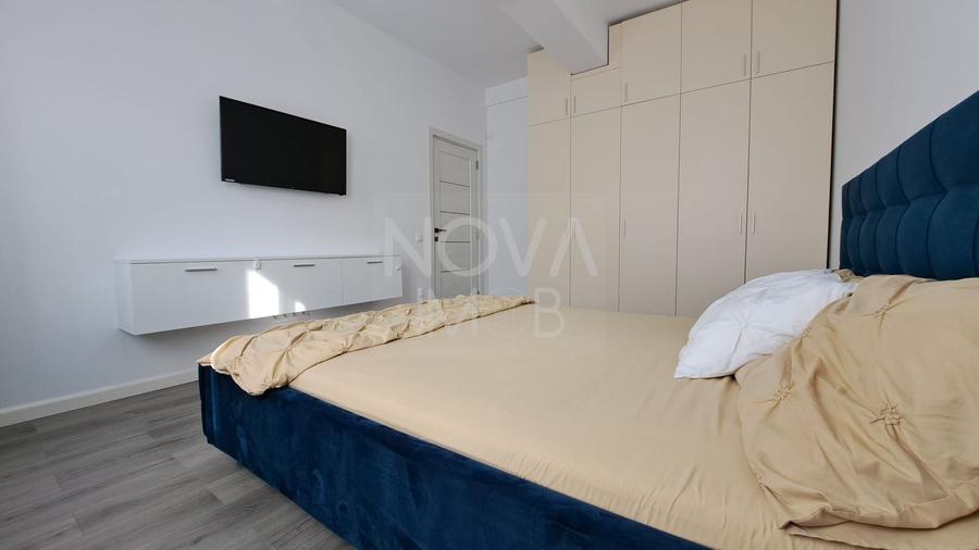 Apartament cu 3 camere semidecomandat, mobilat în Mihai Viteazul