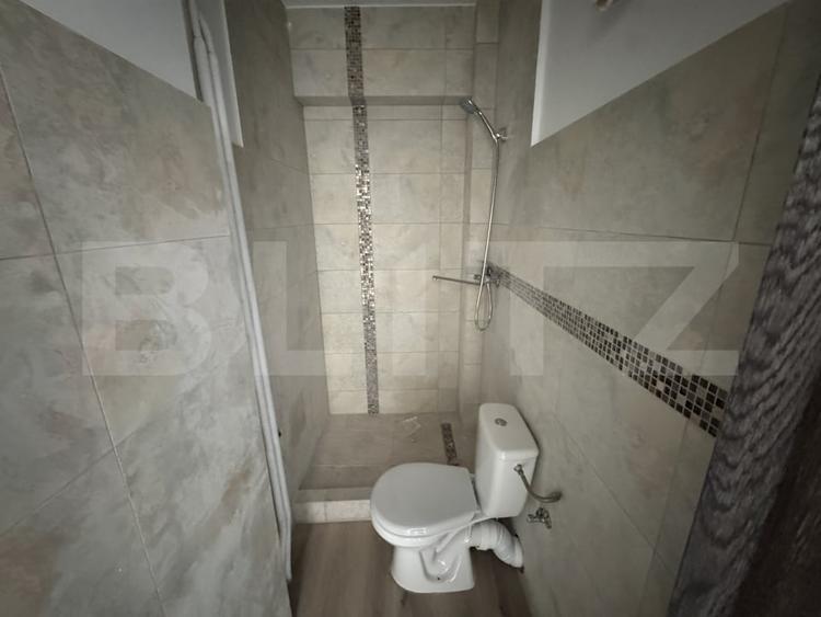 Apartament cu 4 camere semidecomandat în Tătărași
