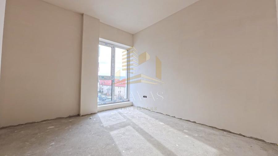Apartament cu 3 camere semidecomandat în Baciu