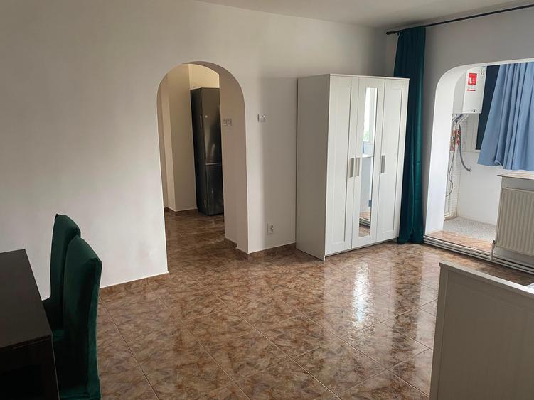 Apartament cu 4 camere semidecomandat în Timpuri Noi