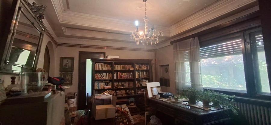 Apartament cu 8 camere semidecomandat în Cotroceni