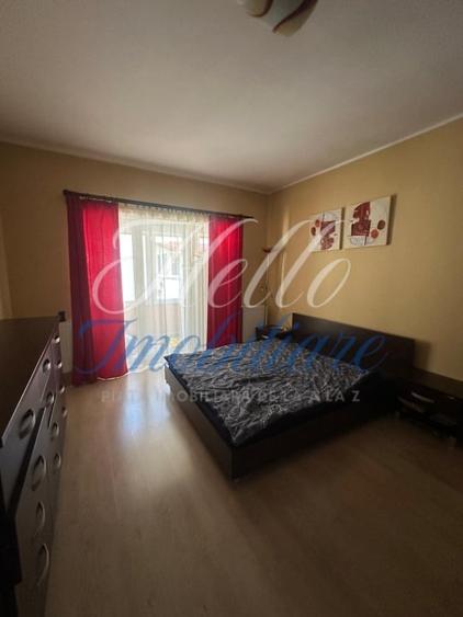 Apartament cu 4 camere semidecomandat în Florești