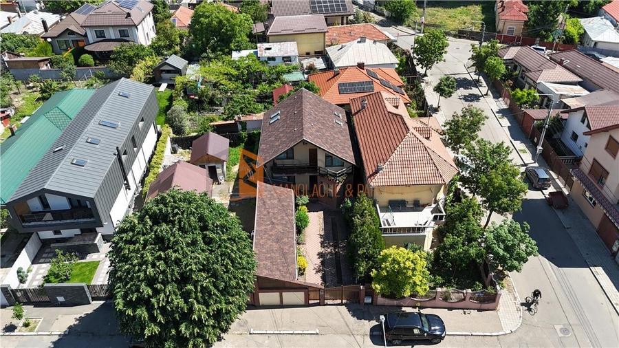 Casă individuală cu 4 camere cu Canalizare în Central