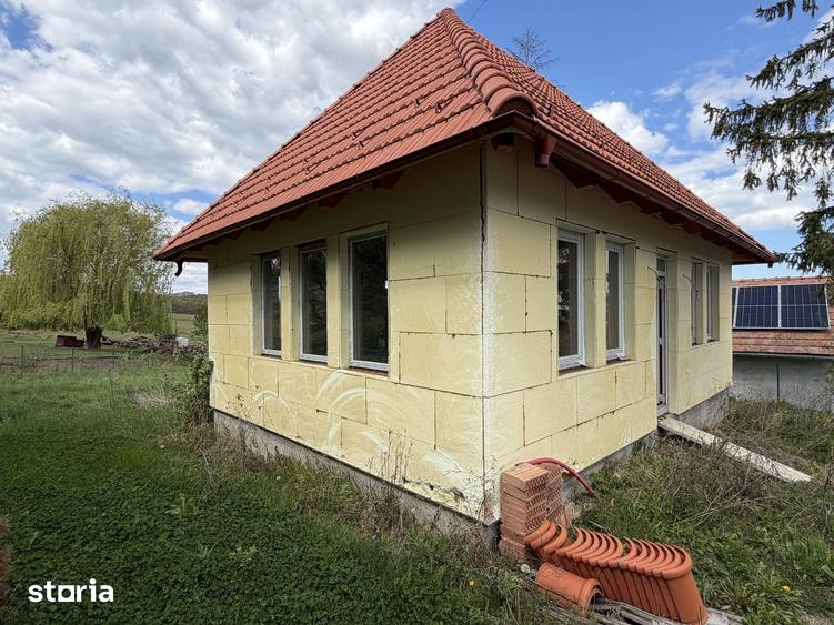 Casă cu 2 camere cu Teren 500 Mp în Crișeni