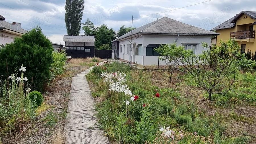 Teren de 2700 mp, în Românești