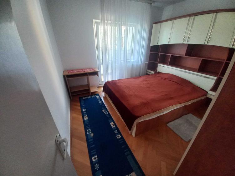 Apartament cu 3 camere decomandat în Zorilor