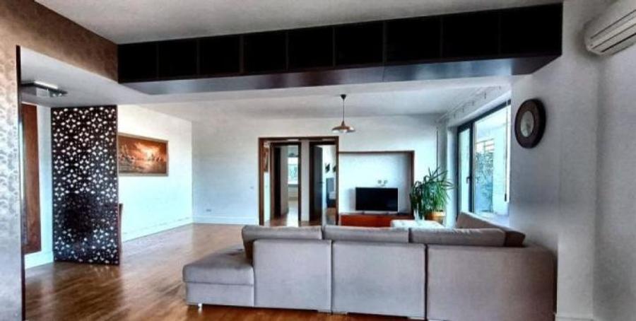 Apartament cu 3 camere, mobilat în 1 Mai