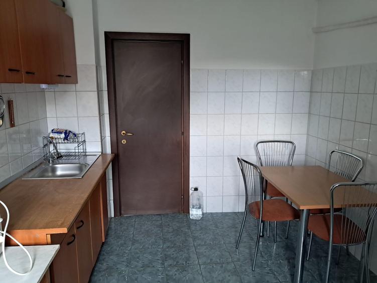 Apartament cu 2 camere decomandat, mobilat în Stadion