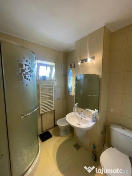 Apartament 3 camere, 70 mp + balcon 10 mp, zona Republicii - - 2