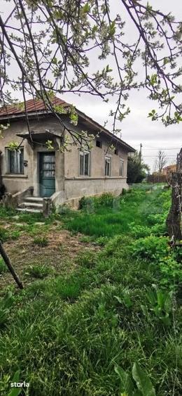 Casă cu 3 camere cu Teren 1500 Mp în Central
