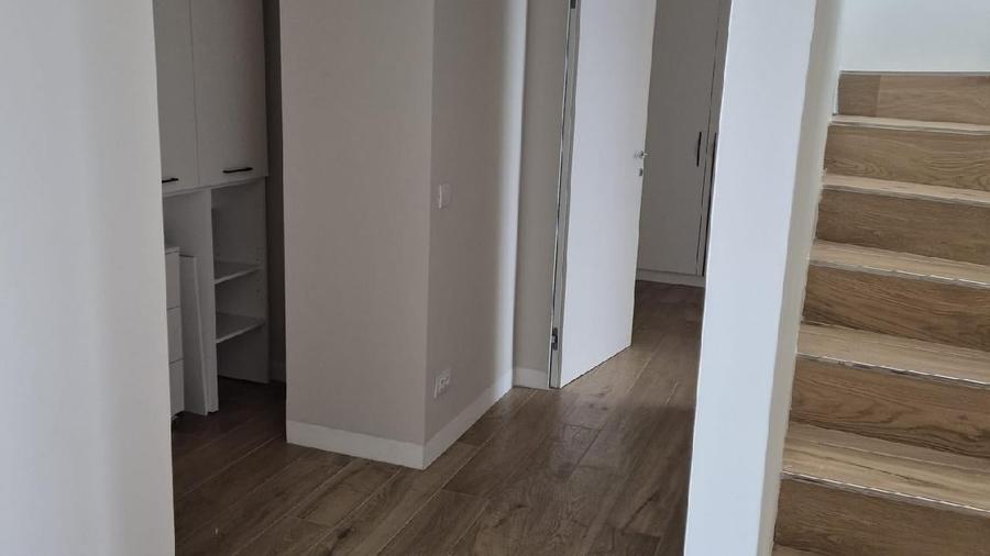 Apartament cu 4 camere semidecomandat în Central
