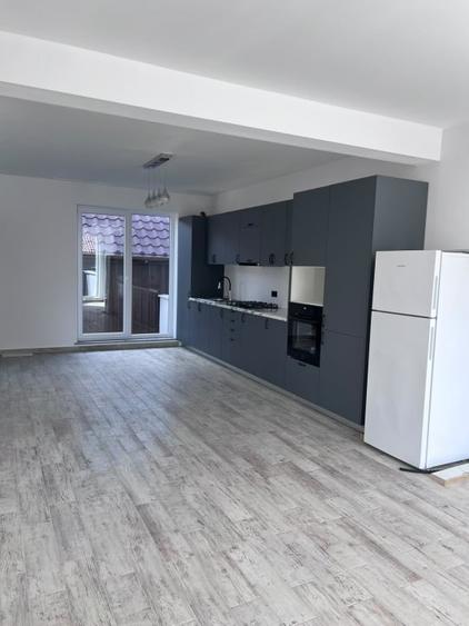 Duplex cu 5 camere cu Canalizare în Central