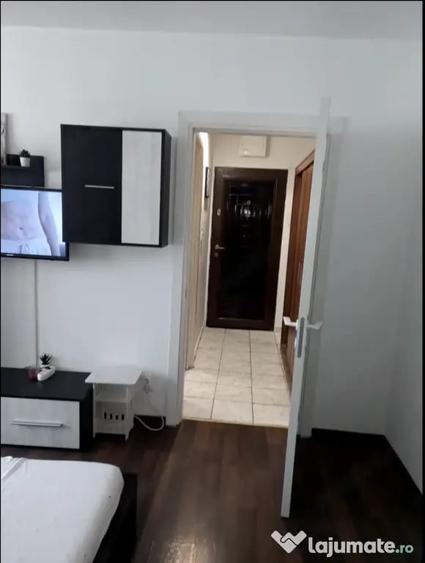 Garsonieră decomandată în Precista