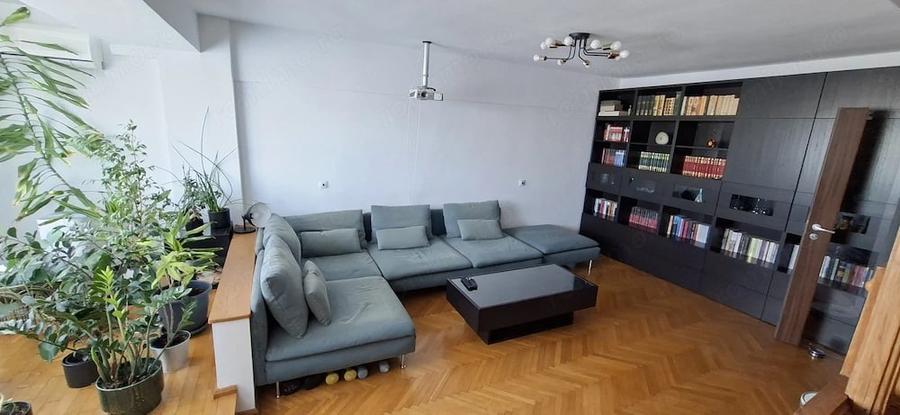 Apartament cu 4 camere decomandat în Olimpia-Stadion