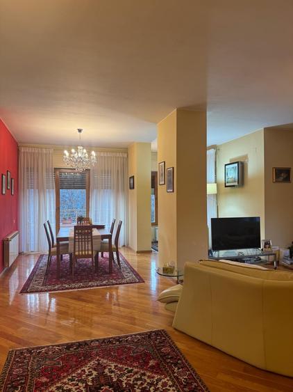 Apartament cu 9 camere decomandat, mobilat în Dorobanți