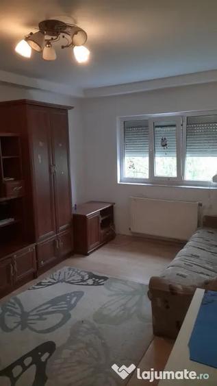 Apartament cu 3 camere decomandat în Exterior Vest