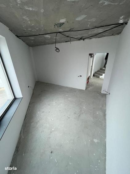 Casă cu 4 camere în Palazu Mare