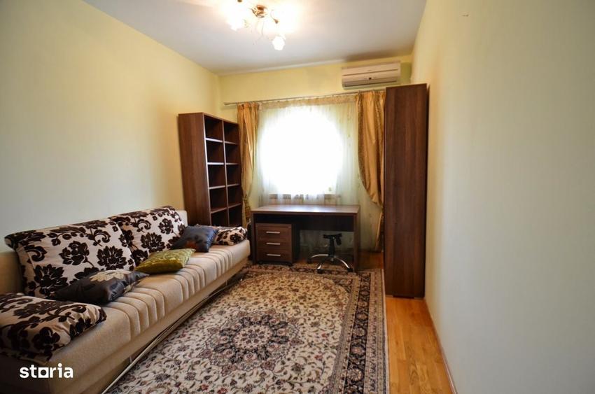 Casă cu 4 camere decomandat în Central