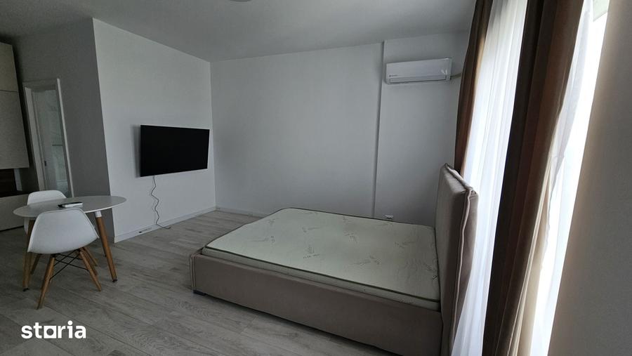 Garsonieră în Vest