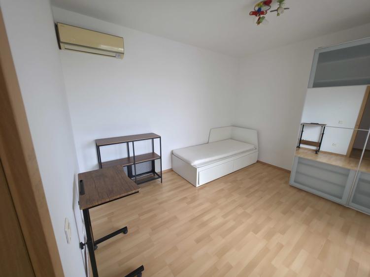 Apartament cu 3 camere semidecomandat în Titan