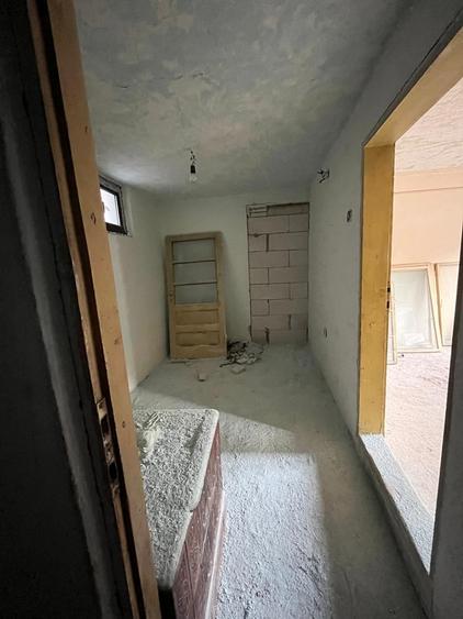 Casă cu 6 camere cu Teren 678 Mp în Central