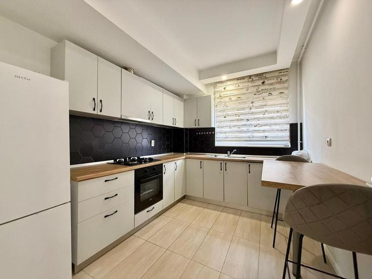 Apartament cu 3 camere decomandat în Ștefăneștii de Jos
