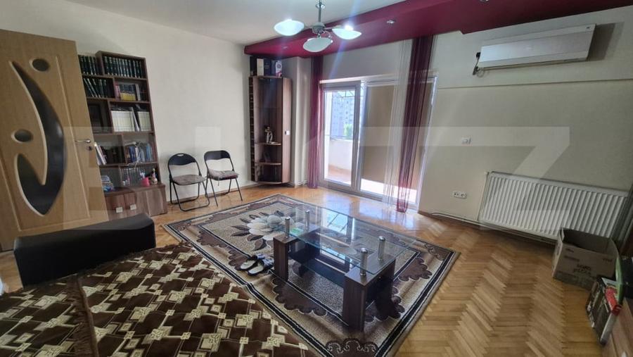 Apartament cu 3 camere decomandat în Carpați 2