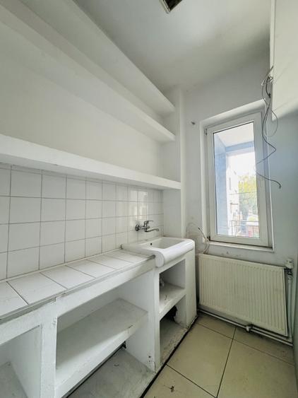 Casă individuală cu 7 camere cu Canalizare în Dorobanți
