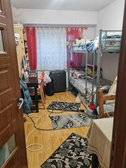 Apartament cu 3 camere decomandat în Sebastian
