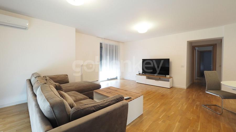 Apartament cu 4 camere decomandat în Băneasa