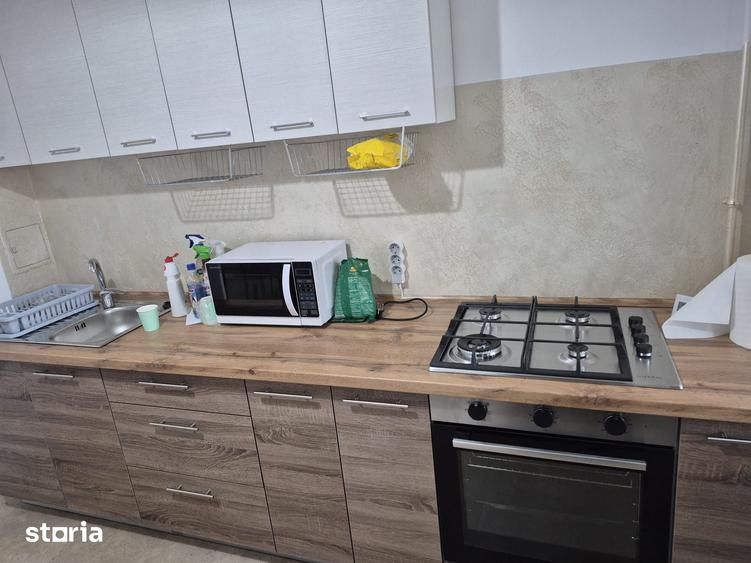 Apartament cu 3 camere decomandat în Astra