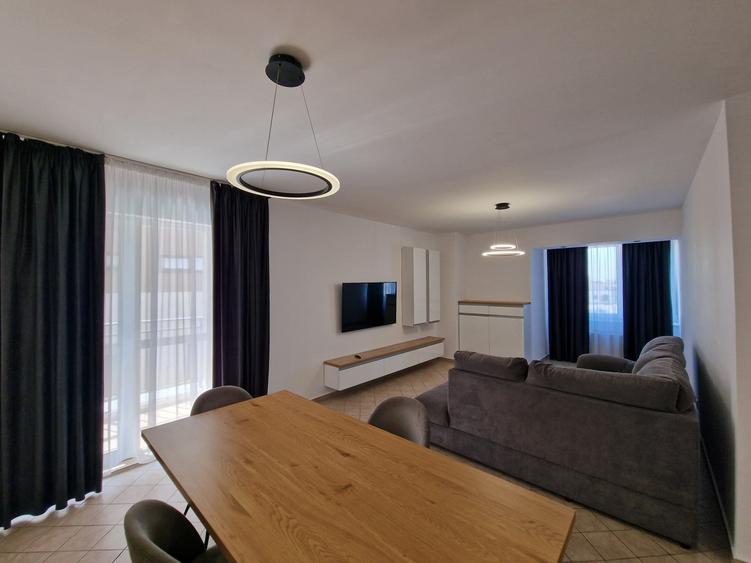 Apartament cu 3 camere decomandat, mobilat în Calea Călărașilor