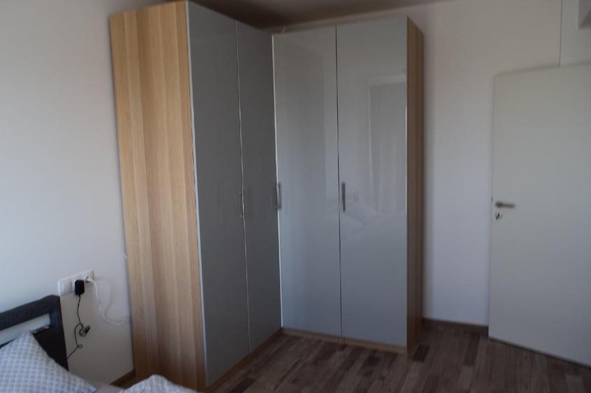 Apartament cu 2 camere decomandat, mobilat în Tractorul